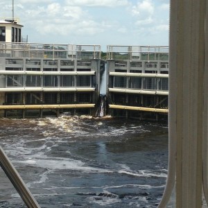 Water rushing in the lock to raise us 