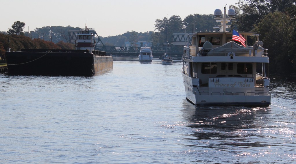Parade of boats at the Great Bridge