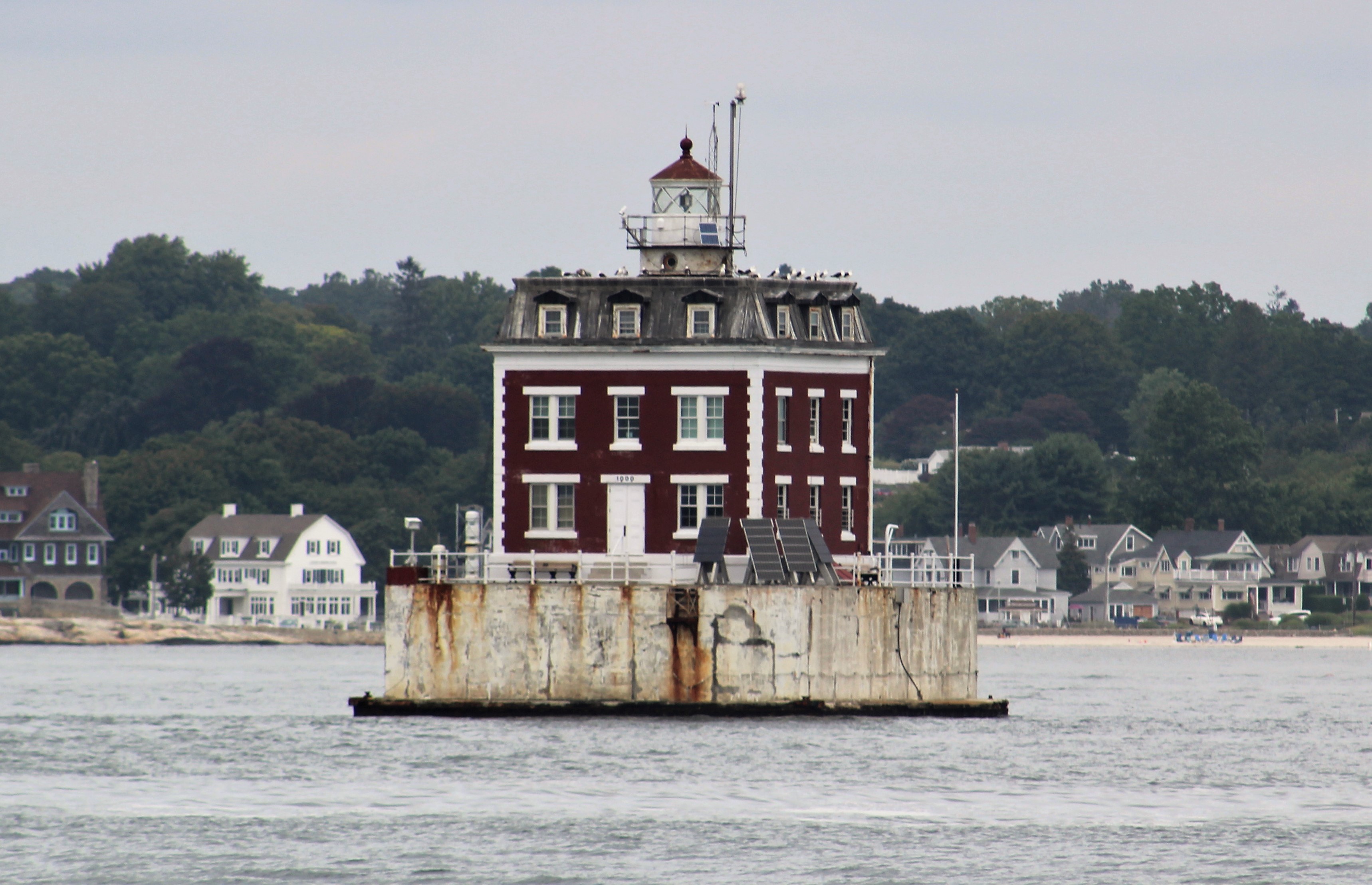 90 Lighthouse entrance to Thames River