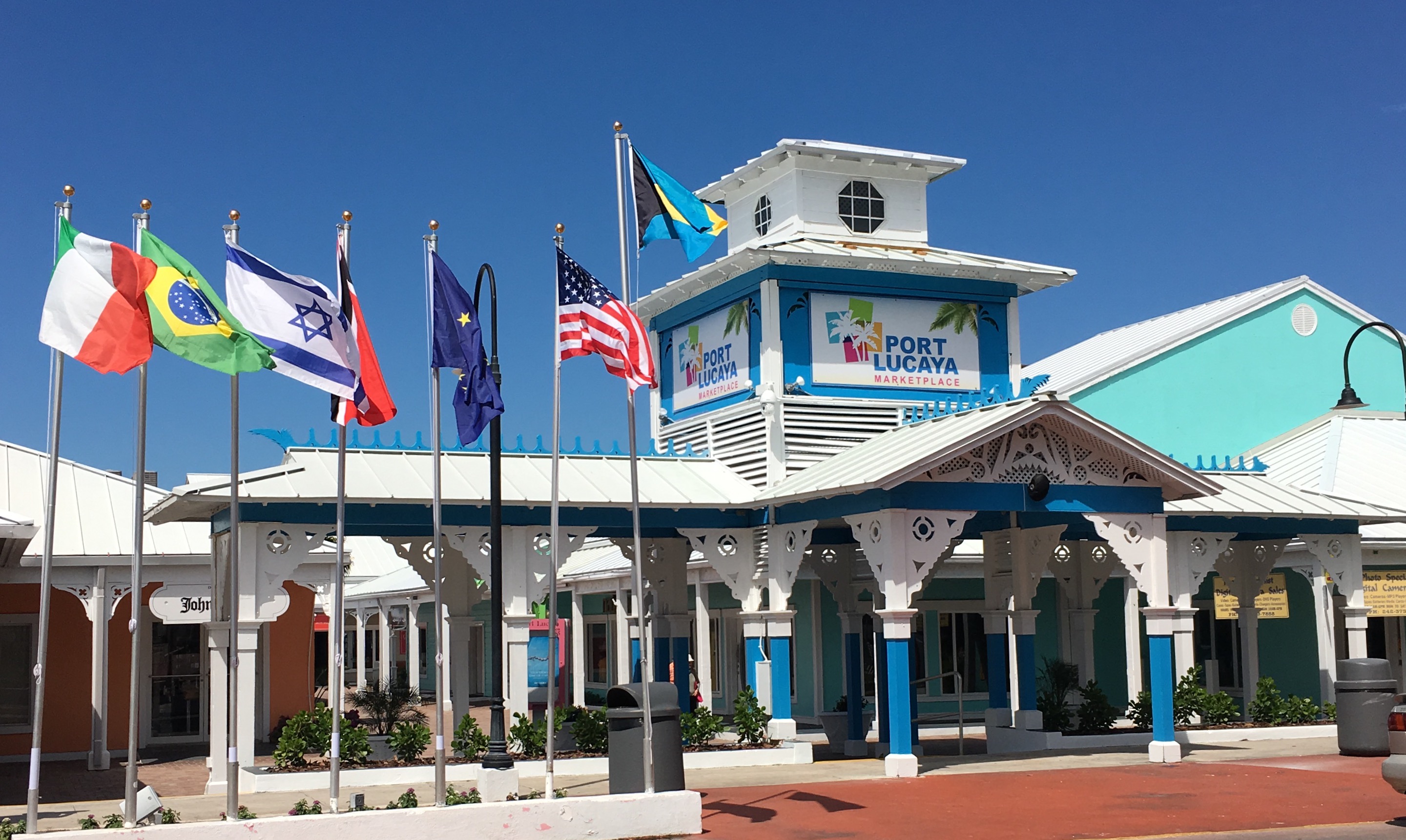 65 Port Lacaya Market