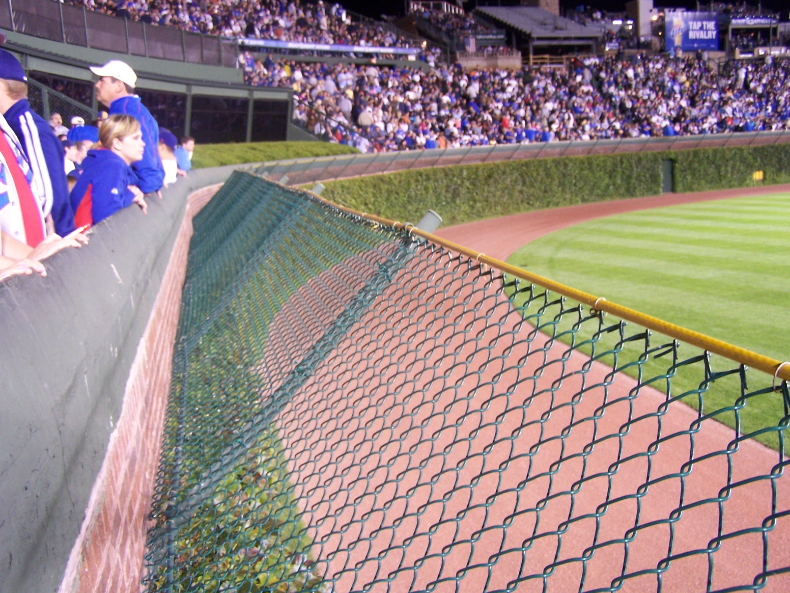 47 wrigley-field-basket